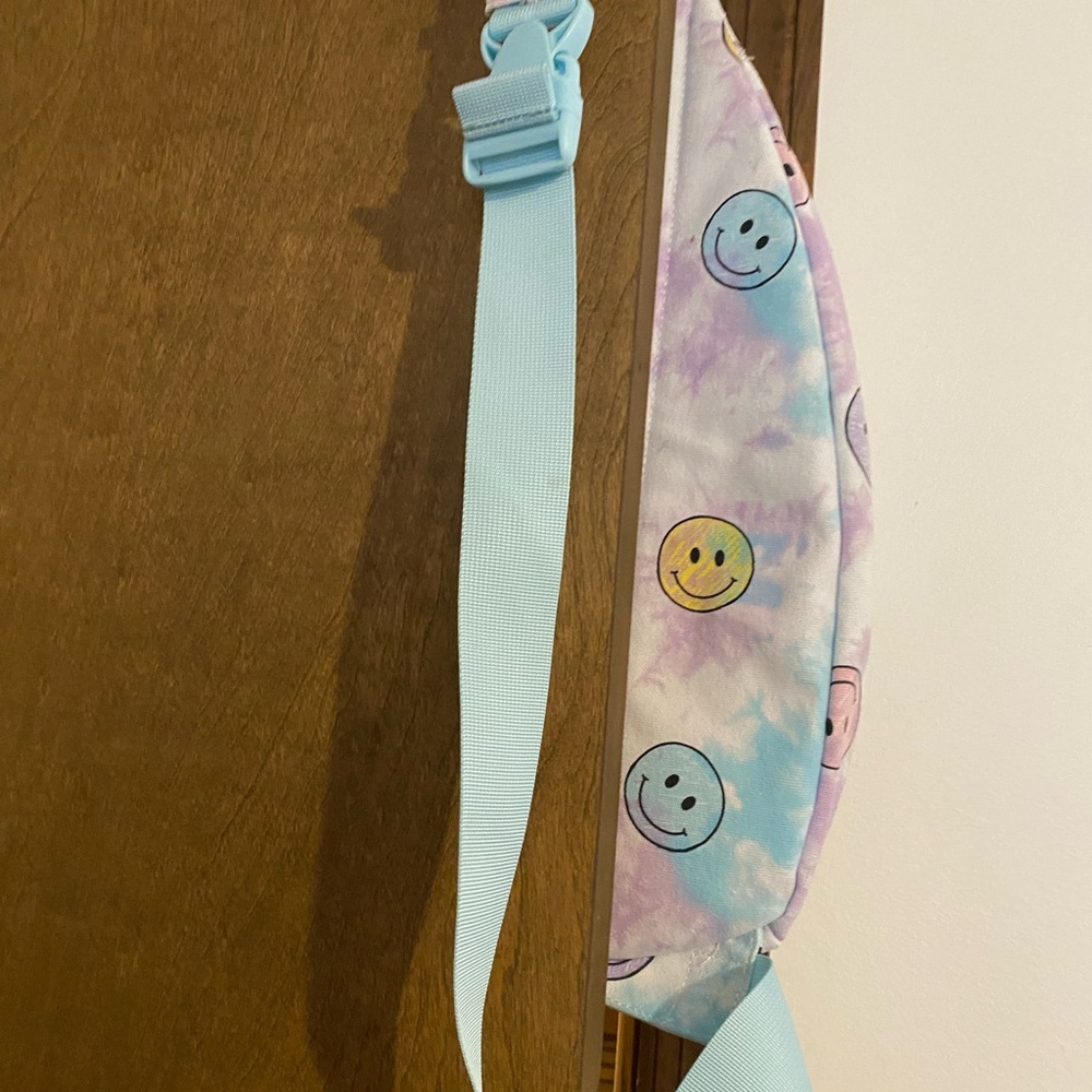 Smiley sling bag - Picture 2 of 2